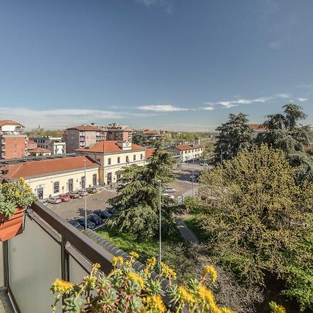 Suite Angolo Alla Stazione - Appartamento Con Terrazzo Panoramico Павия Екстериор снимка