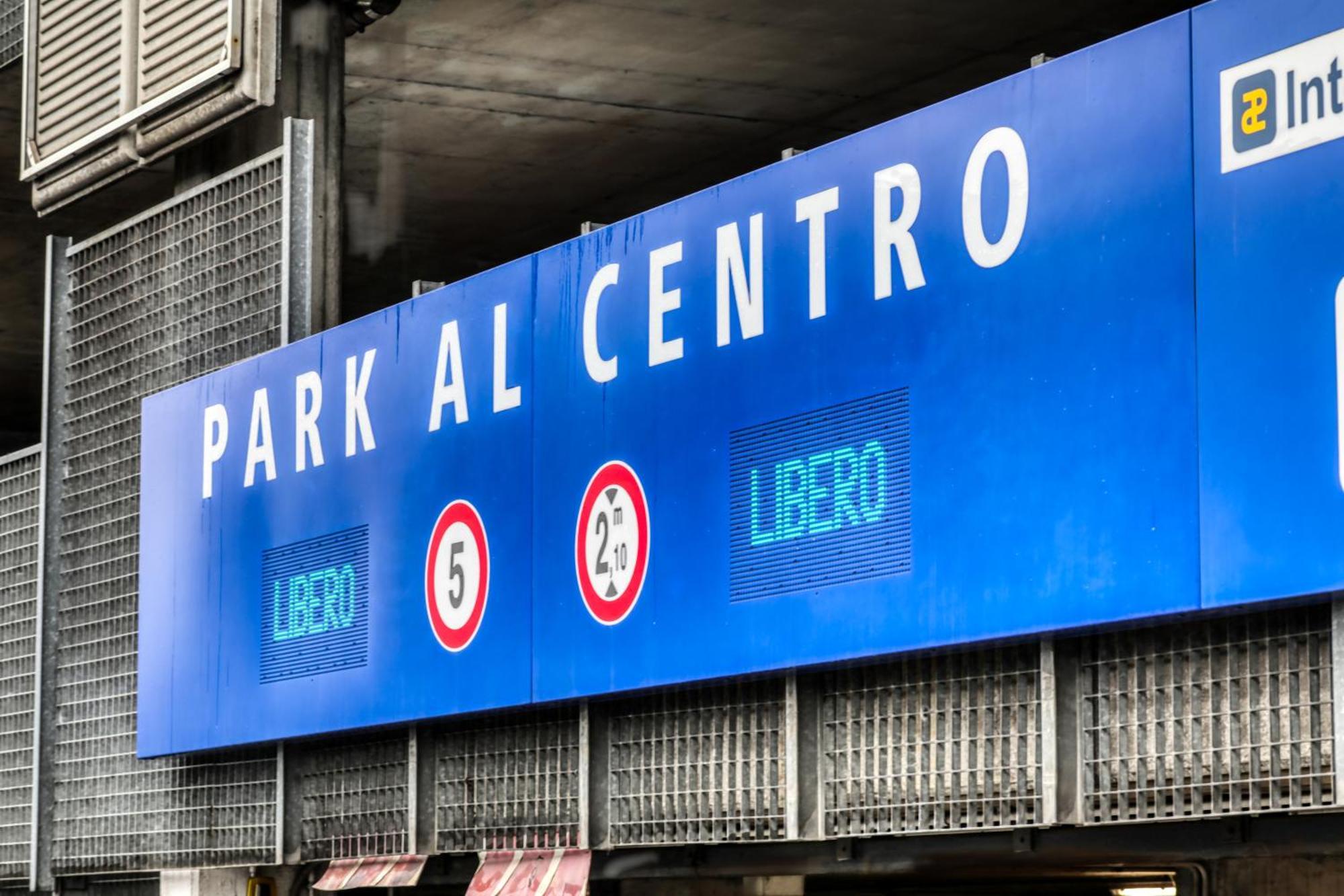Suite Angolo Alla Stazione - Appartamento Con Terrazzo Panoramico Павия Екстериор снимка