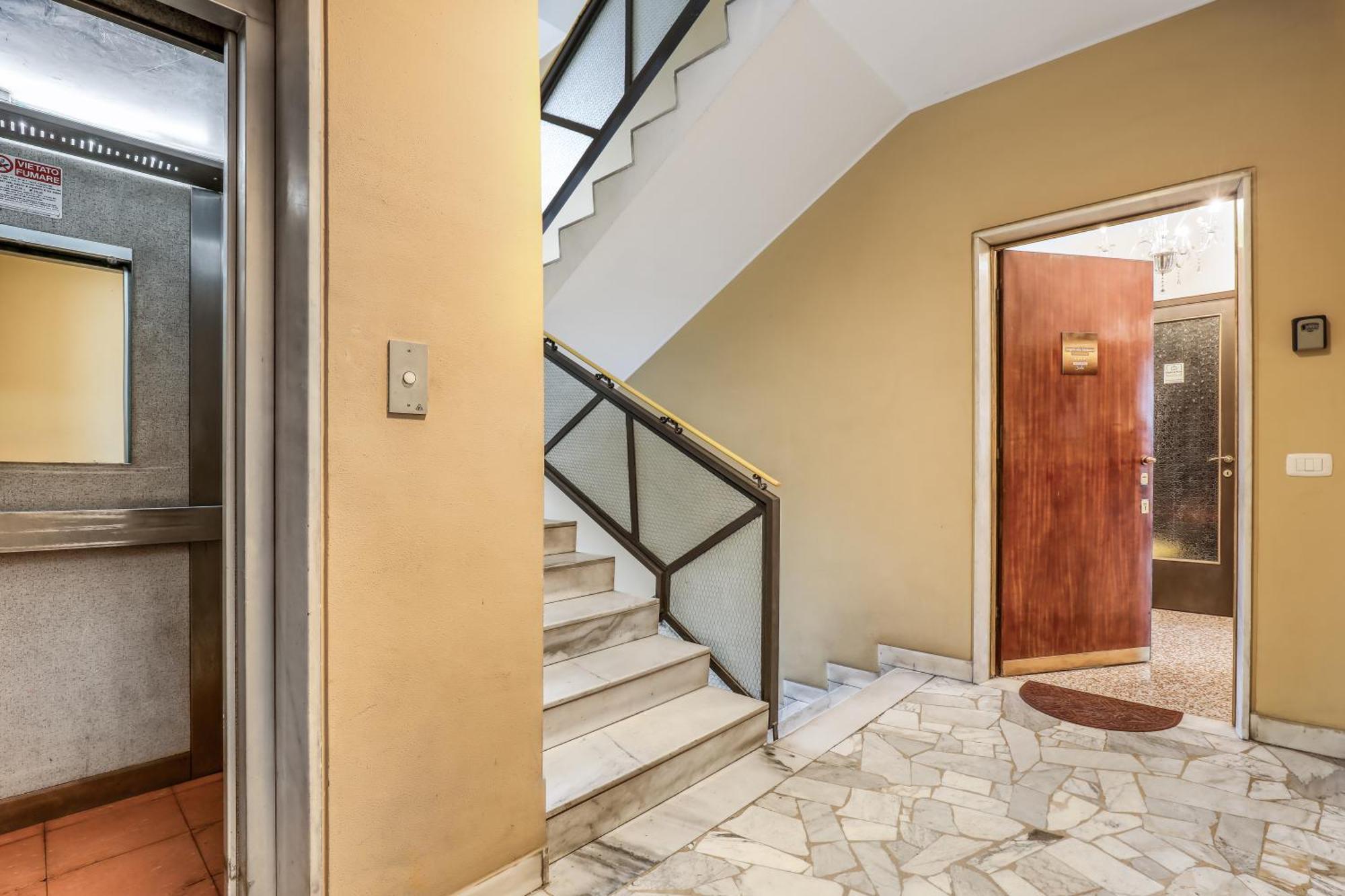 Suite Angolo Alla Stazione - Appartamento Con Terrazzo Panoramico Павия Екстериор снимка