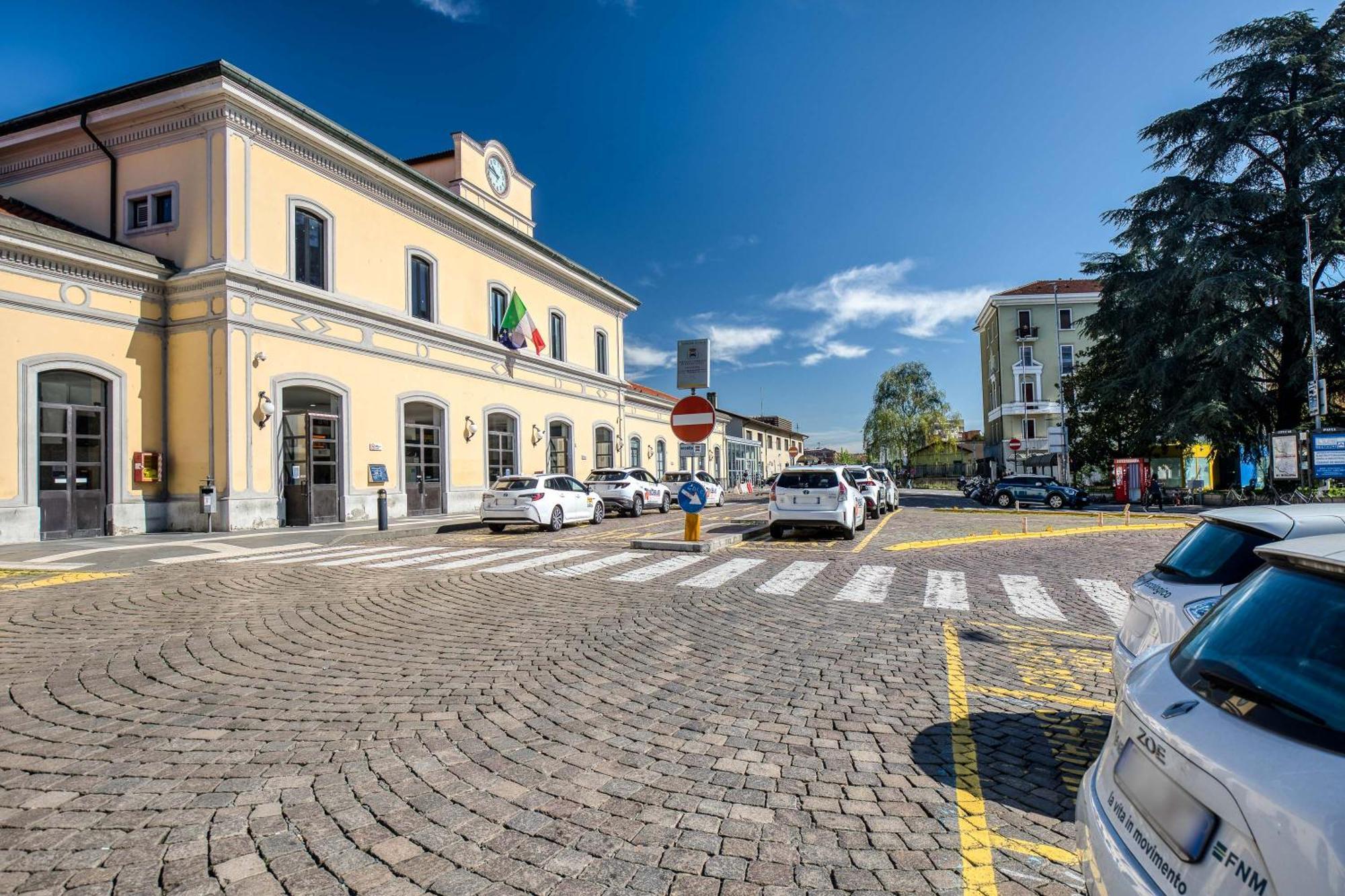 Suite Angolo Alla Stazione - Appartamento Con Terrazzo Panoramico Павия Екстериор снимка